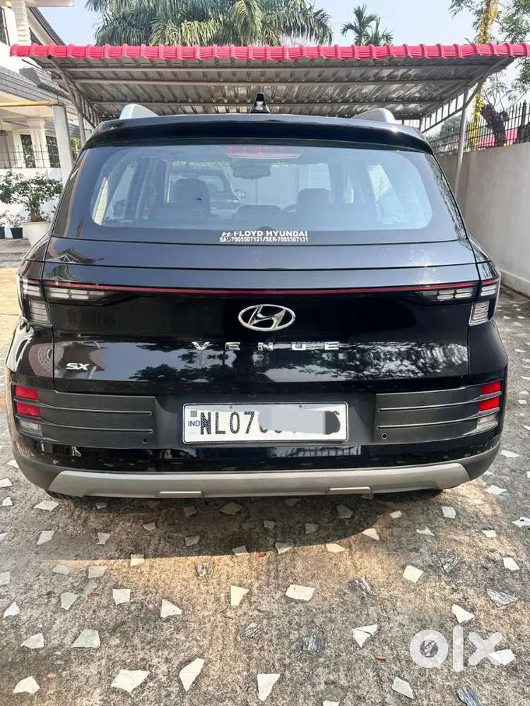 Hyundai Venue 2023 Petrol 16000 Km Driven