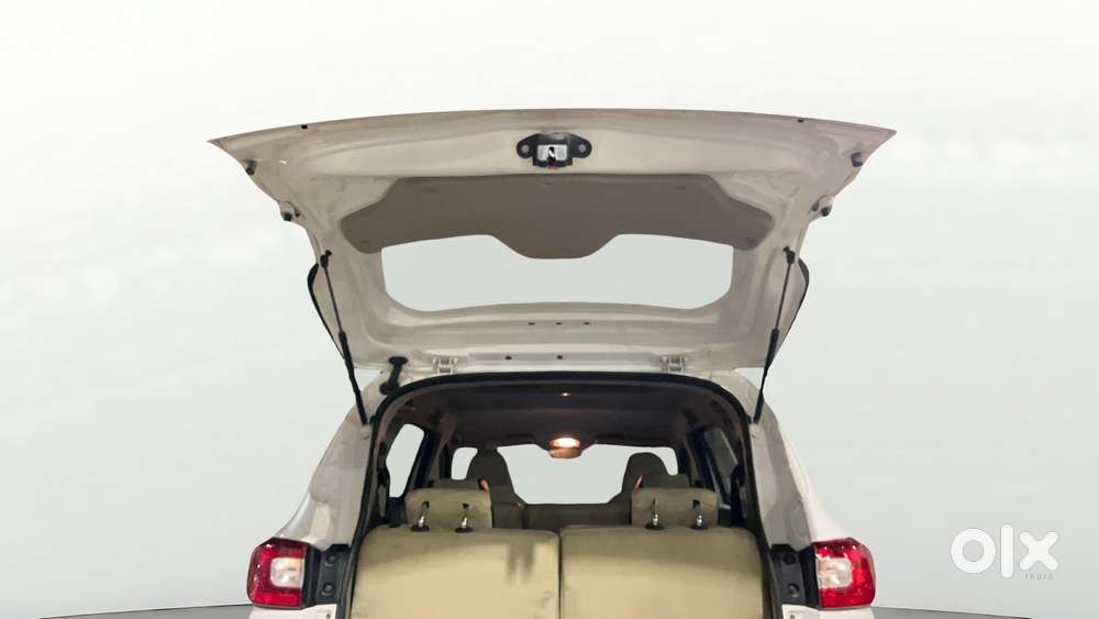 Renault Triber Rxt, 2022, Petrol
