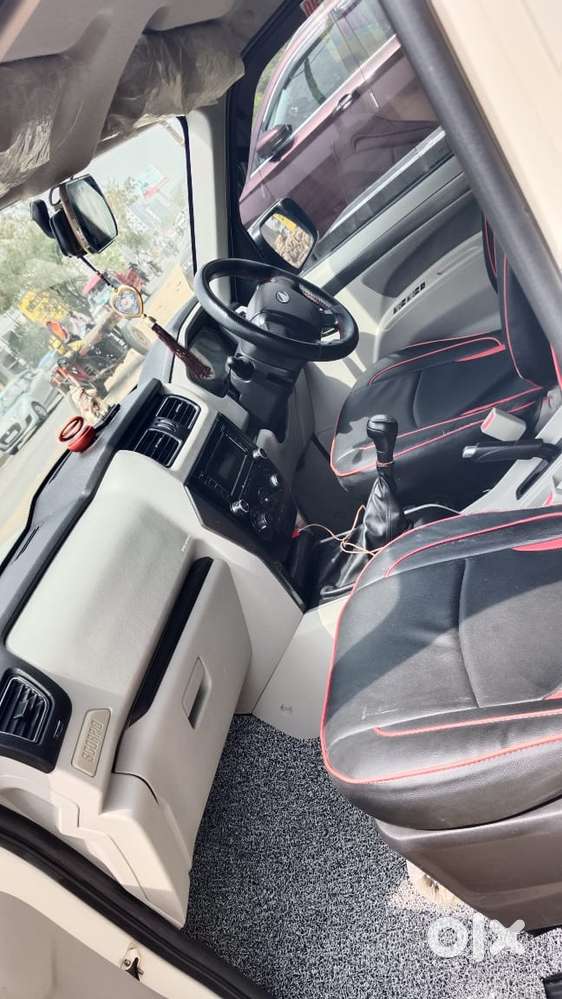 Mahindra Scorpio S6 Plus, 2016