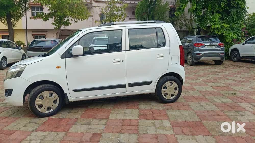 Maruti Wagon R 2016 Amt Vxi (new Tyre)