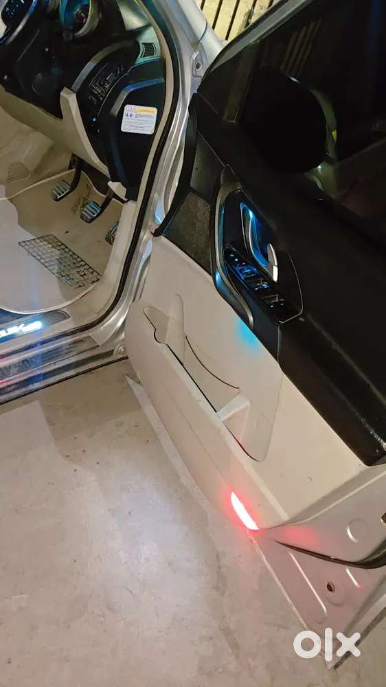 Mahindra Xuv500 2wd 2015