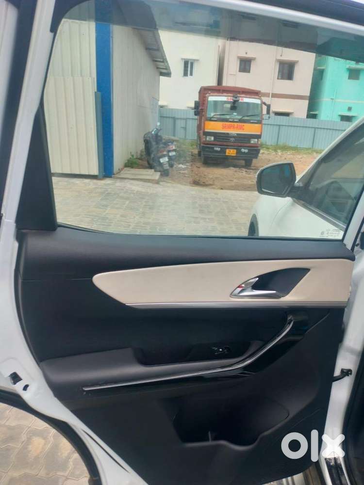 Xuv 700 Ax7l At Awd Diesel 2025 July Model