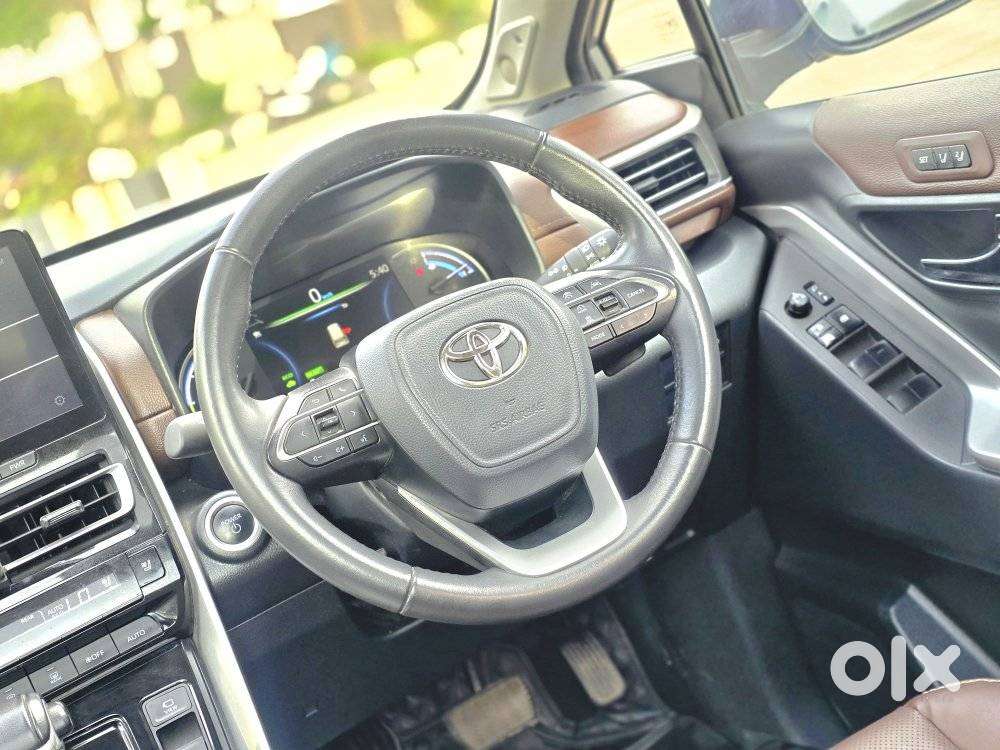 Toyota Innova Hycross 2.0 Zx (o) Hybrid 7 Str, 2024, Petrol