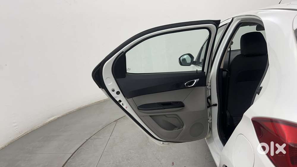 Tata Tiago Xza, 2018, Petrol