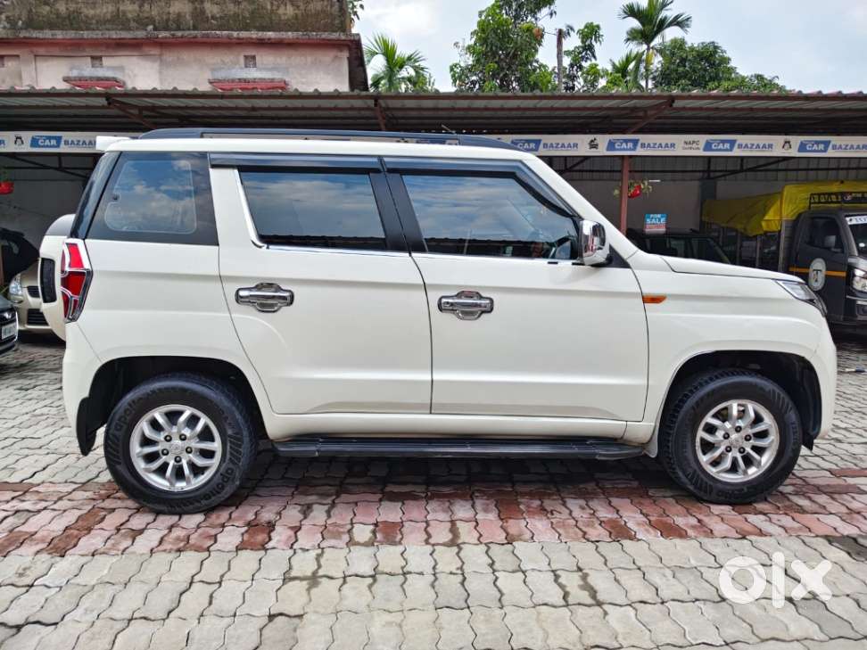 Mahindra Tuv 300 T8, 2016