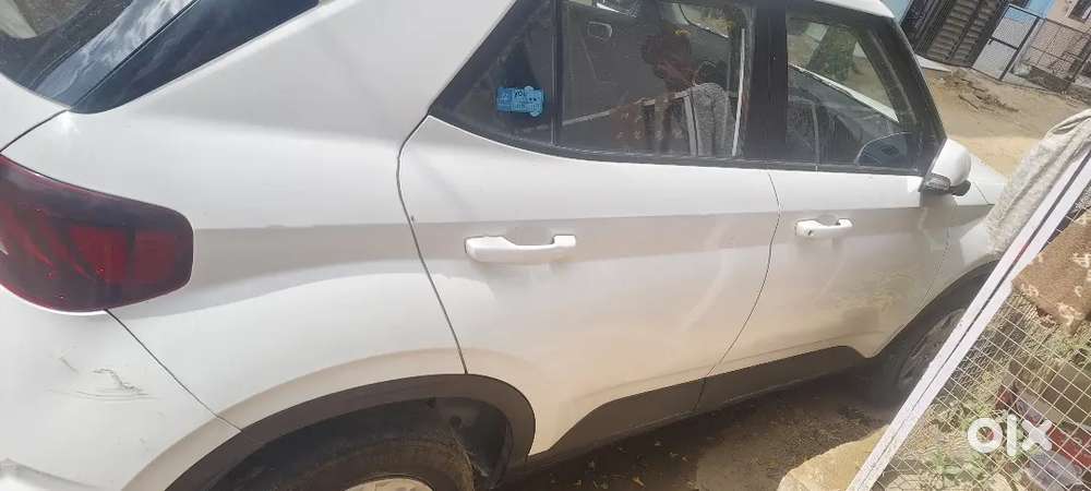 Hyundai Venue 2022 Petrol 70000 Km Driven