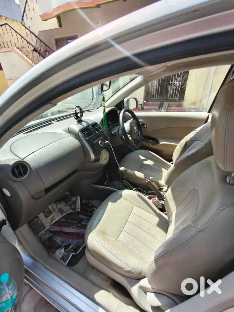 Nissan Sunny 2012