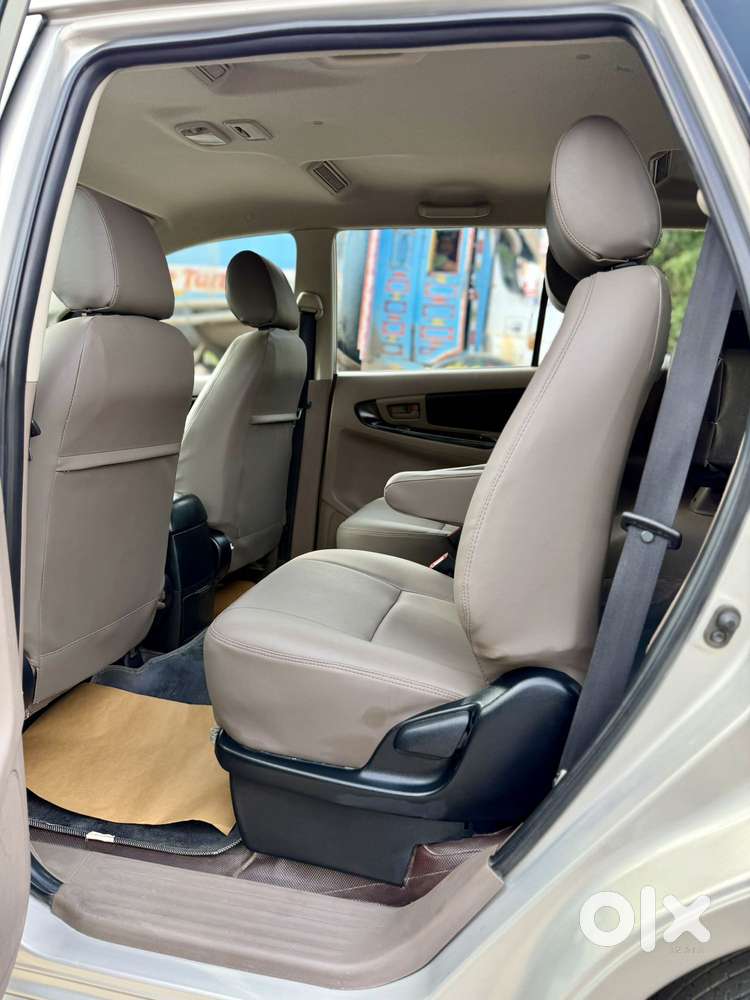 Toyota Innova 2.5 Gx (diesel) 7 Seater Bs Iv, 2015, Diesel