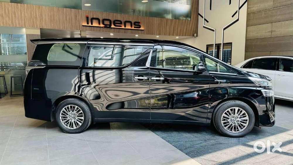 Toyota Vellfire 2.5 Executive Lounge, 2021, Petrol