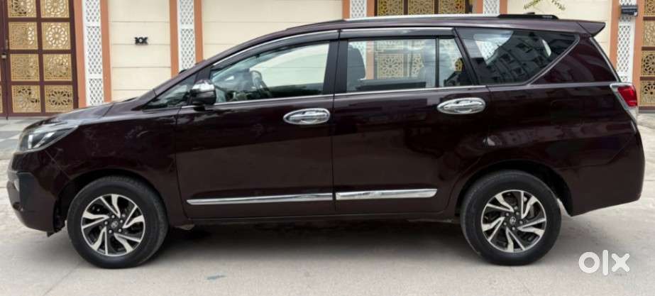 Toyota Innova Crysta 2.4 Gx Limited Edition At 7 Str, 2022, Diesel