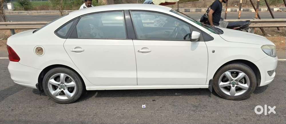 Skoda Rapid Petrol Manual 2013
