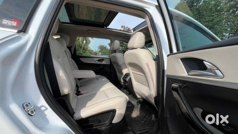 Mahindra Xuv700 2.0 Ax 7 Petrol At Str, 2024, Petrol