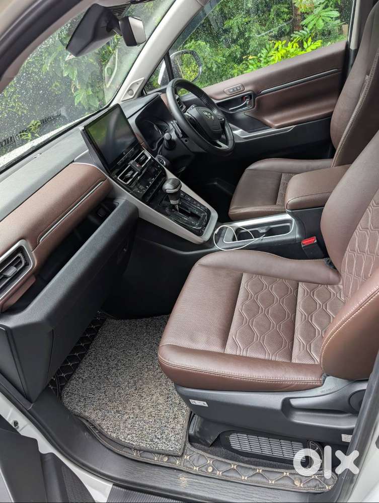 Toyota Hycross Full Option