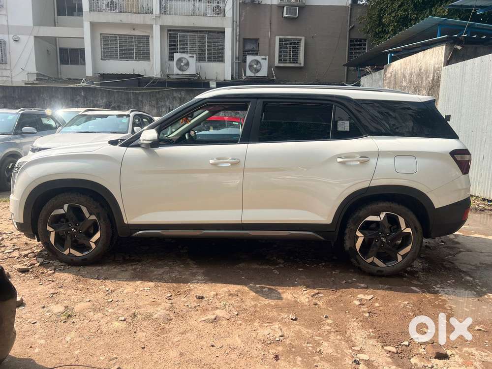 Hyundai Alcazar Signature Dual Tone, 2021, Petrol