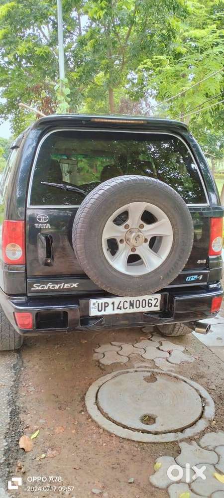 Black Colour Tata Safari