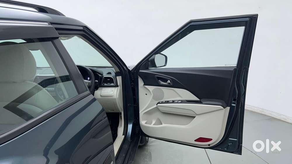 Mahindra Xuv300 W8 Option, 2023, Petrol