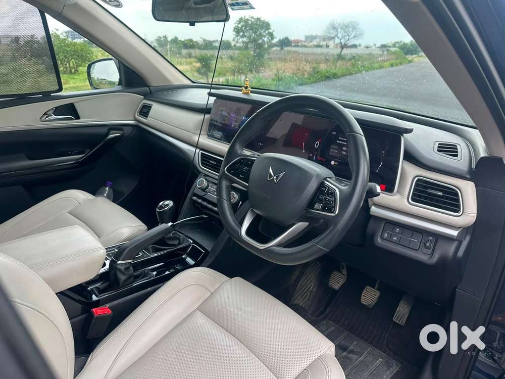 Mahindra Xuv700 Petrol 2022 Low Run Well Maintained
