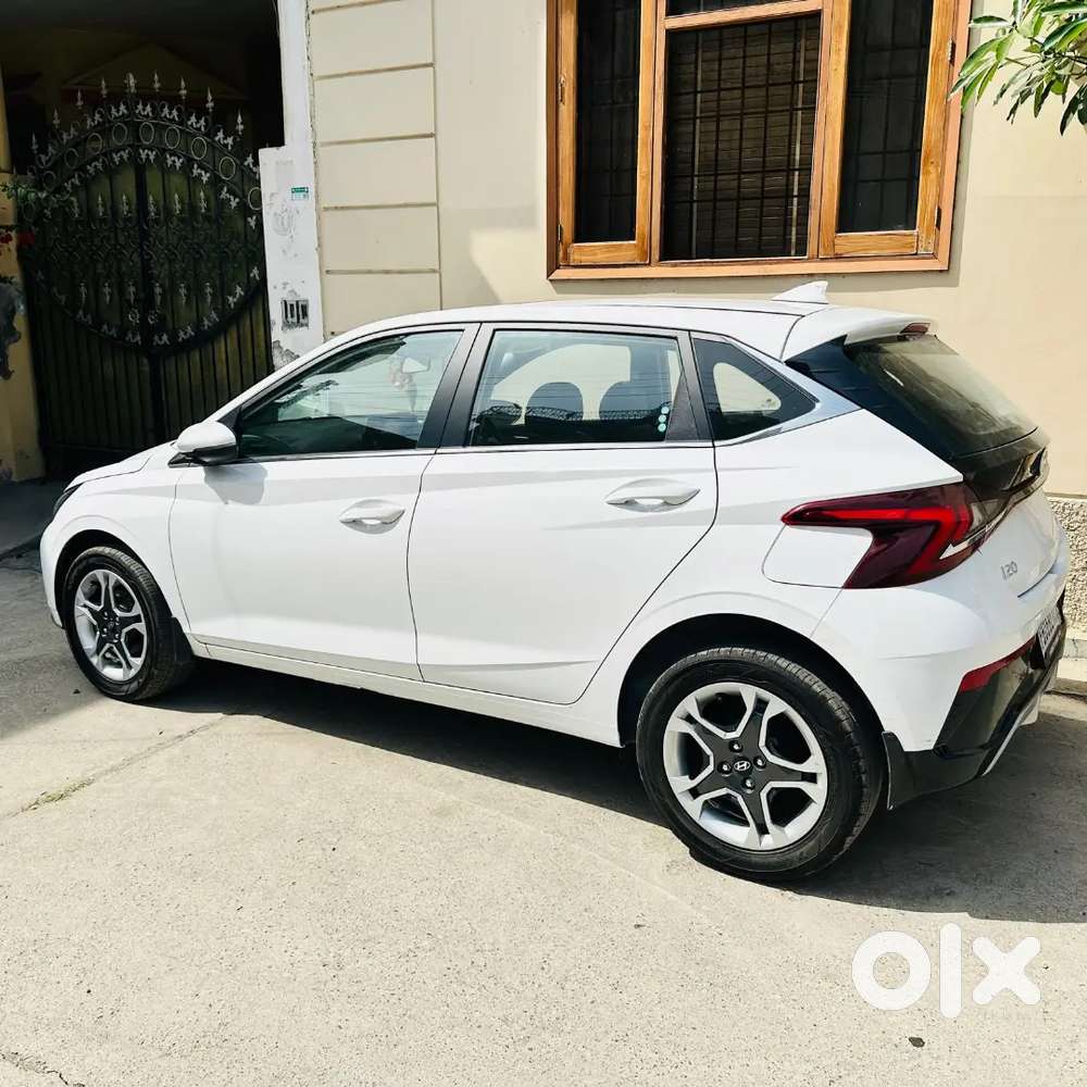 Hyundai New I20 (o) 2025 Petrol 11000 Km Driven With Sunroof