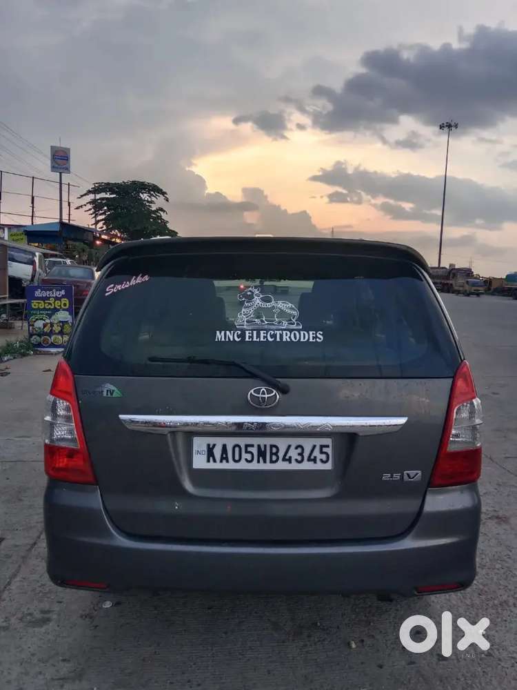 Toyota Innova 2012