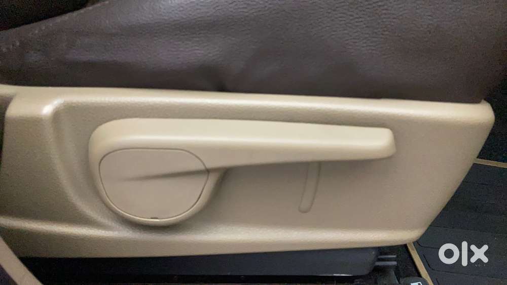 Mahindra Tuv 300 T8 Amt, 2016, Diesel