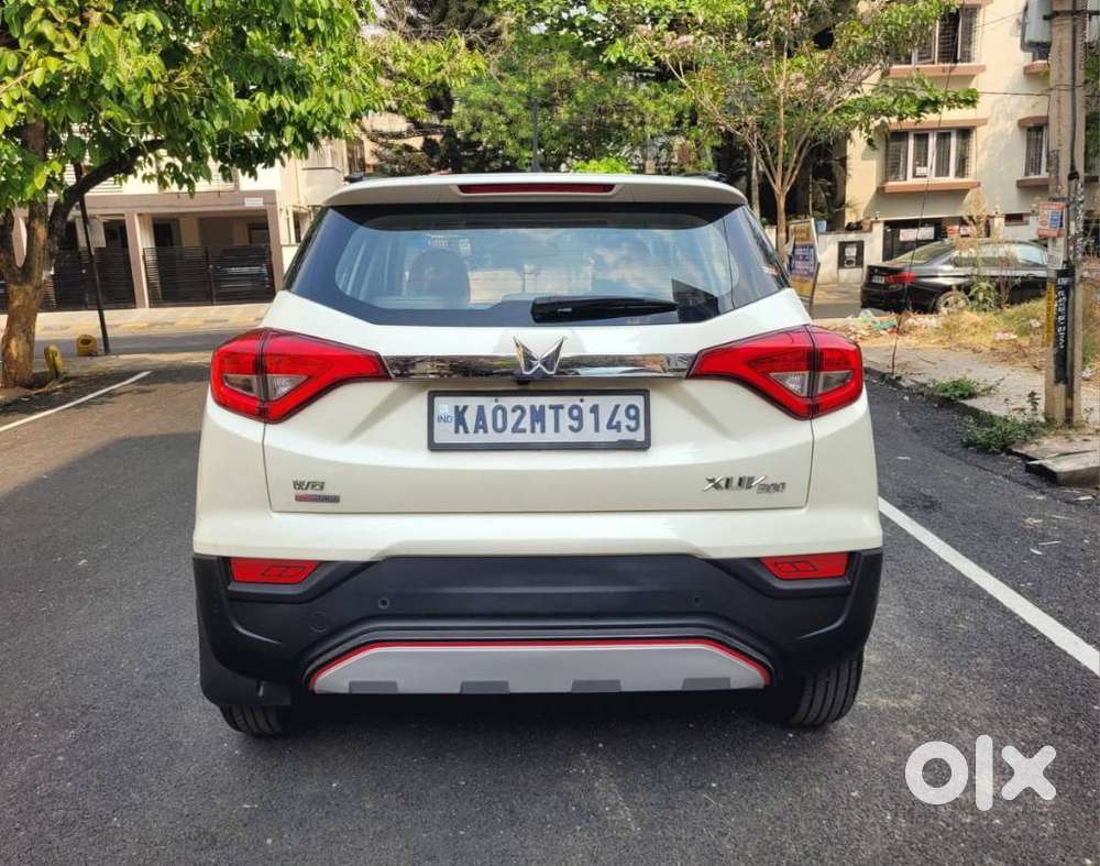 Mahindra Xuv300 1.2 W8 (o) Amt Petrol, 2023, Petrol