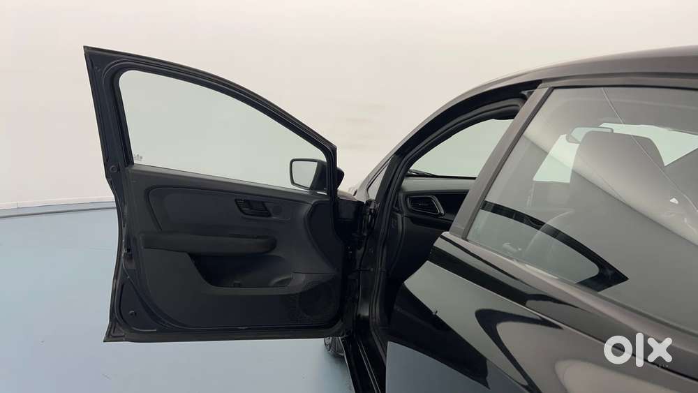Tata Altroz 1.2 Xz Plus Dark Edition, 2023, Petrol