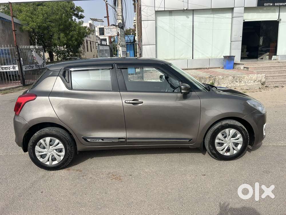 Maruti Suzuki Swift Vxi + Manual, 2022, Petrol