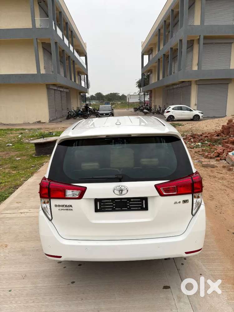 Toyota Innova Crysta 2024 Diesel 33000 Km Driven