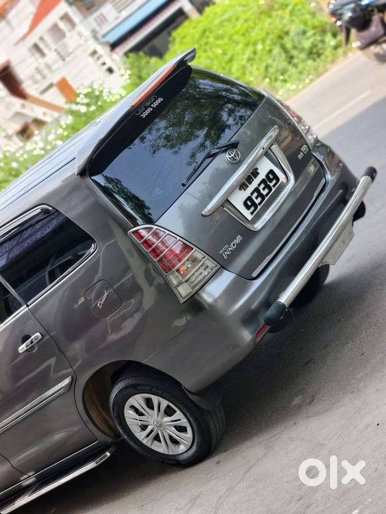 Toyota Innova 2.5 G (diesel) 7 Seater Bs Iv, 2011, Diesel