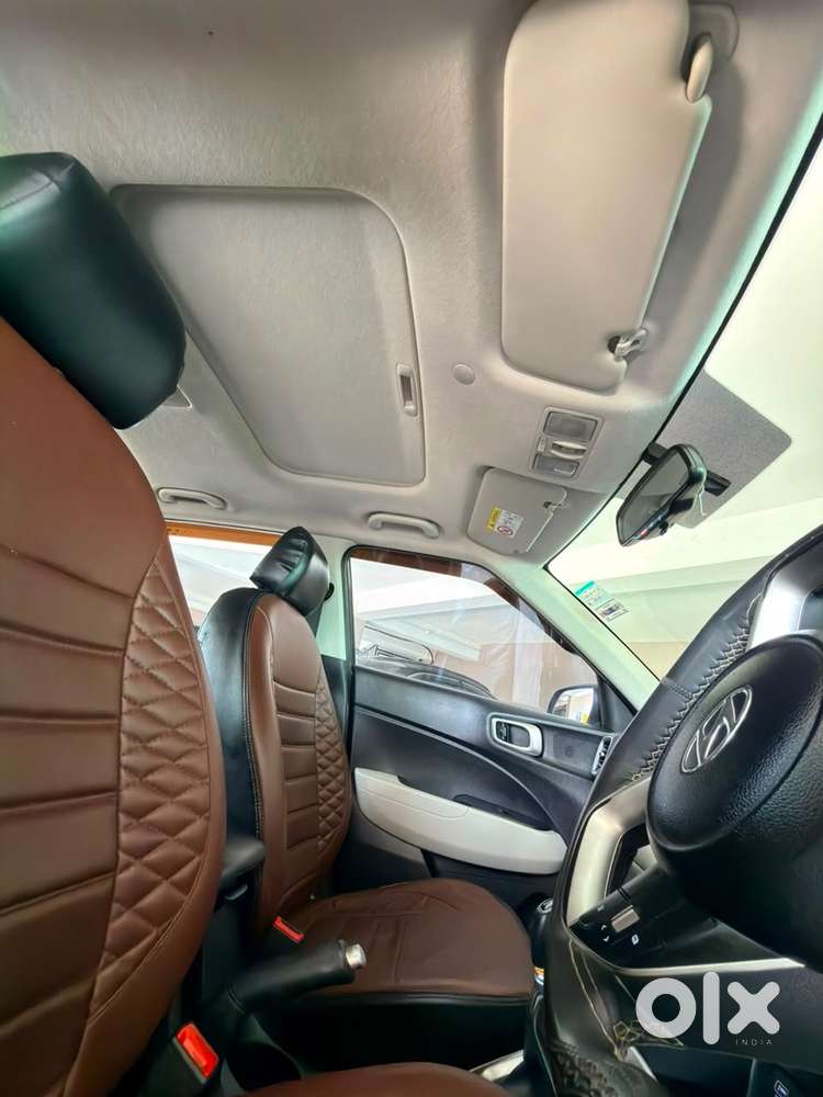 Hyundai Venue 2024 Petrol Well Maintained