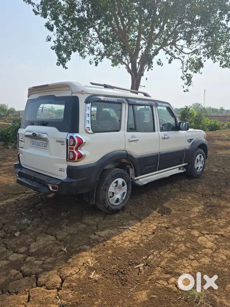 गाड़ी शोरूम कंडीशन में है ओरिजिनल गाड़ी ओरिजिनल पेंट
