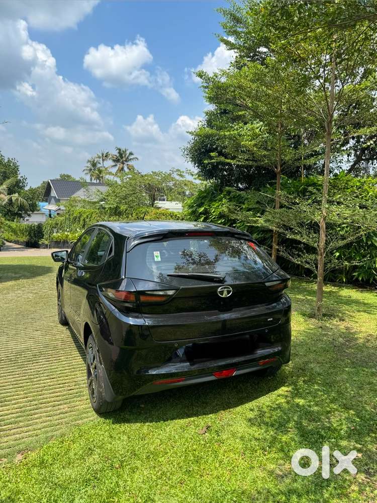 Tata Altroz Zx Plus Dark Edition (automatic)