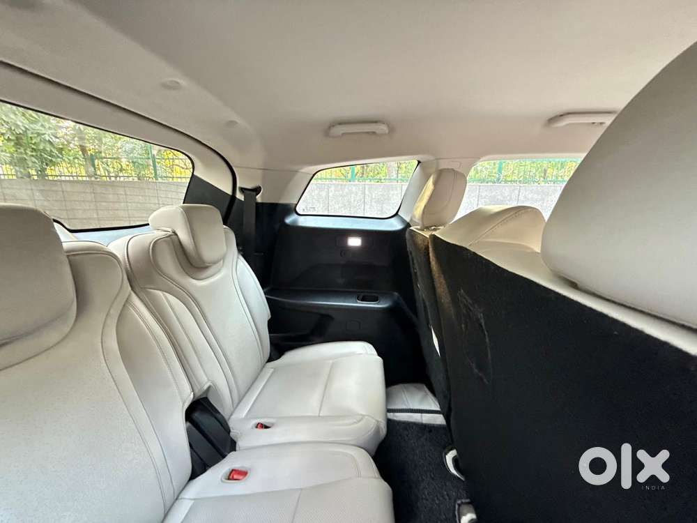 Mahindra Xuv700 2.0 Ax 3 Petrol At 5 Str, 2022, Petrol