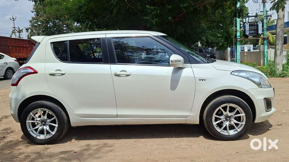 Maruti Suzuki Swift Vxi Abs Bsiv, 2017, Petrol