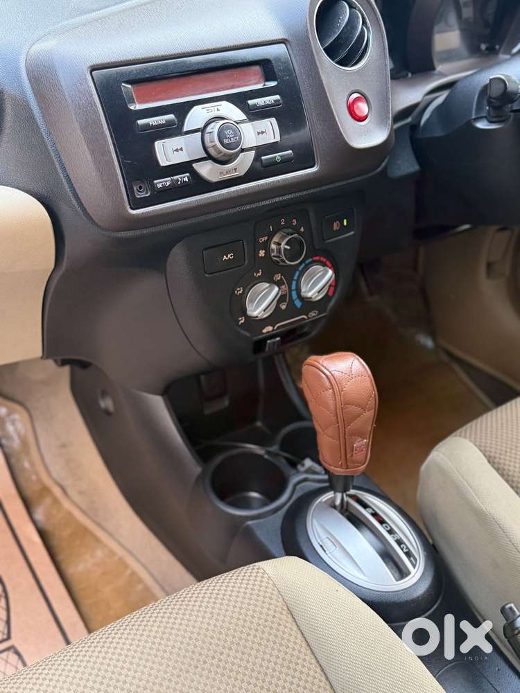 Honda Brio V Automatic, 2013, Petrol