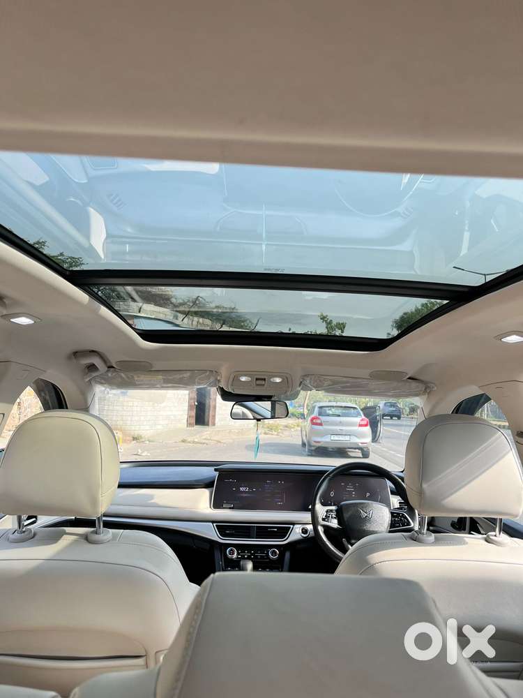Mahindra Xuv700 2.0 Ax 7 Petrol At Luxury Pack Str, 2023, Petrol