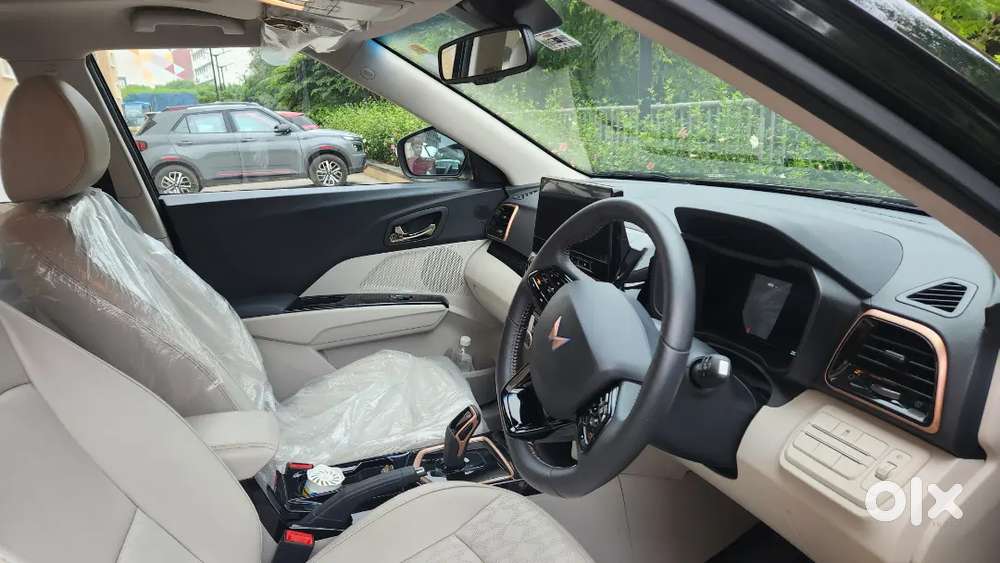 Mahindra Xuv400 Ev 2024 Electric Well Maintained