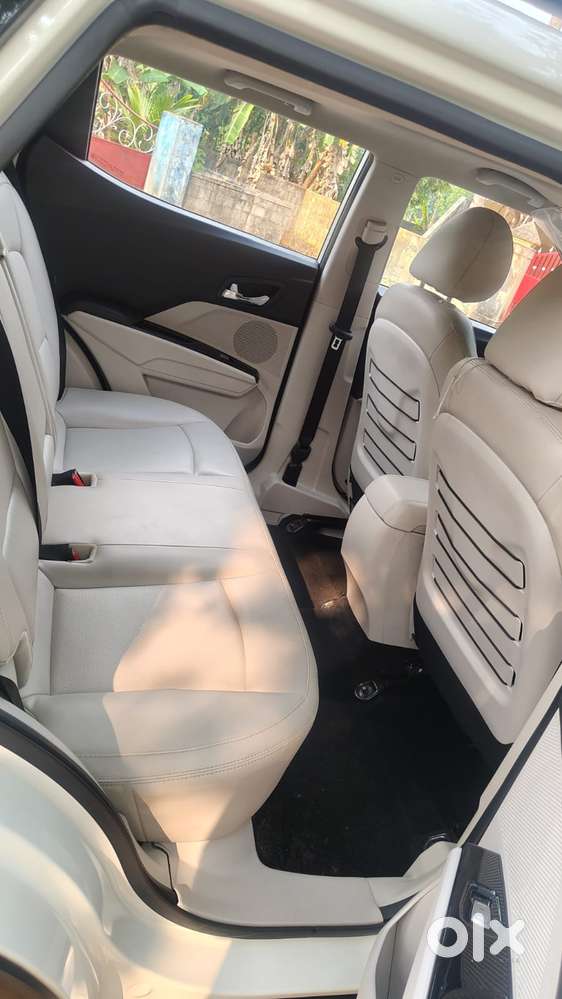 Mahindra Xuv300 1.2 W8 Amt Petrol, 2023, Petrol