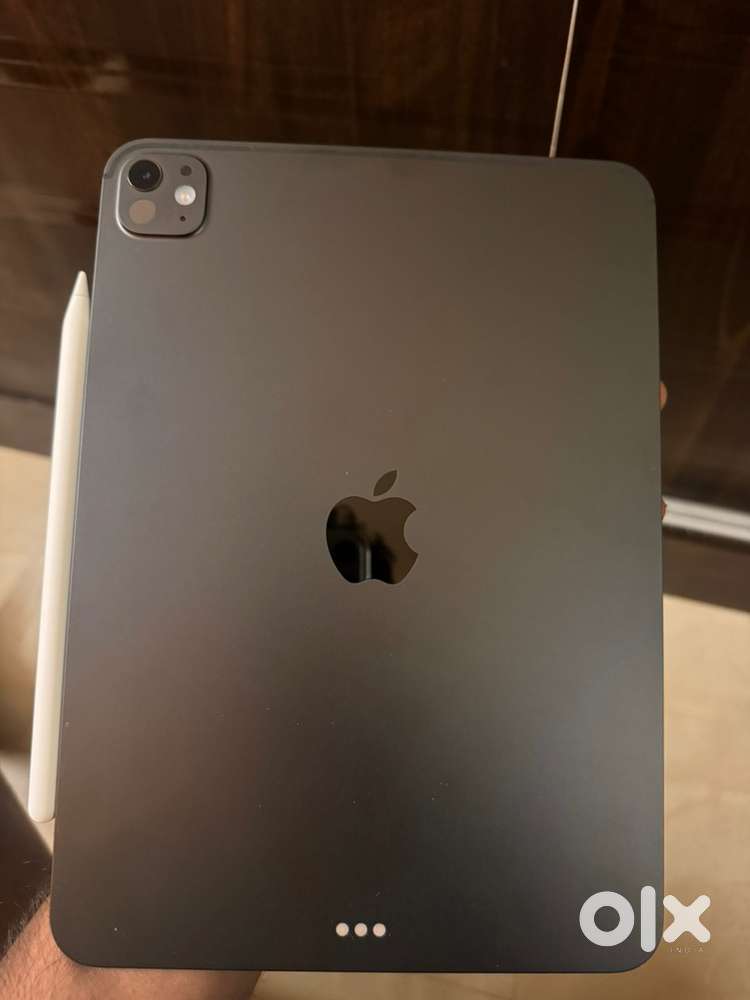iPad pro 11 inch M5 chip with apple pencil pro