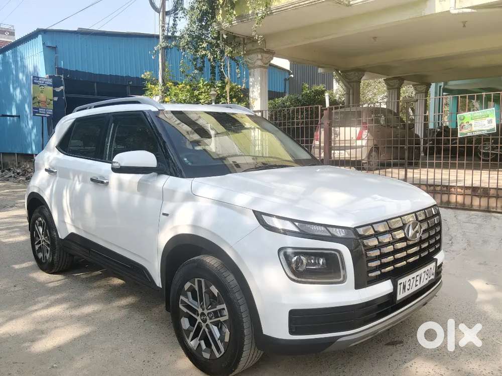 Hyundai Venue 2024 Petrol 10000 Km Driven