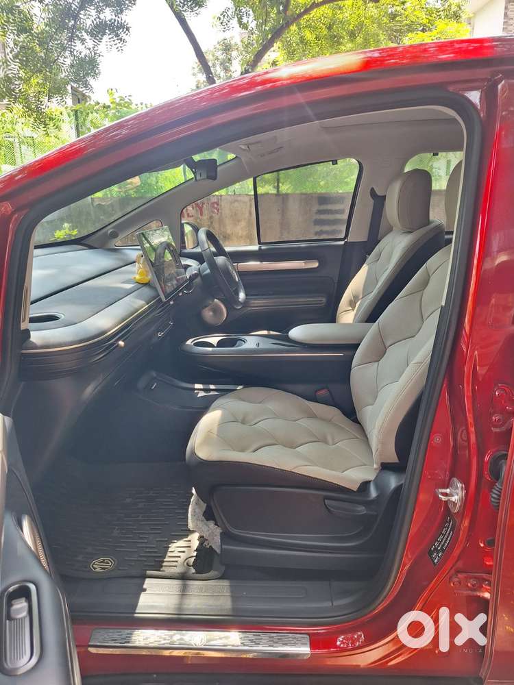 Mg Windsor Ev Essence, 2025, Petrol