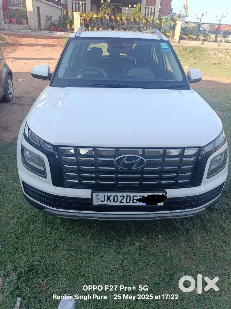 Well Maintained With Expensive  Led Panel, Sound And White Headlights.