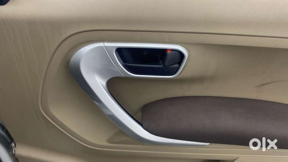Mahindra Tuv 300 T8 Amt, 2017, Diesel