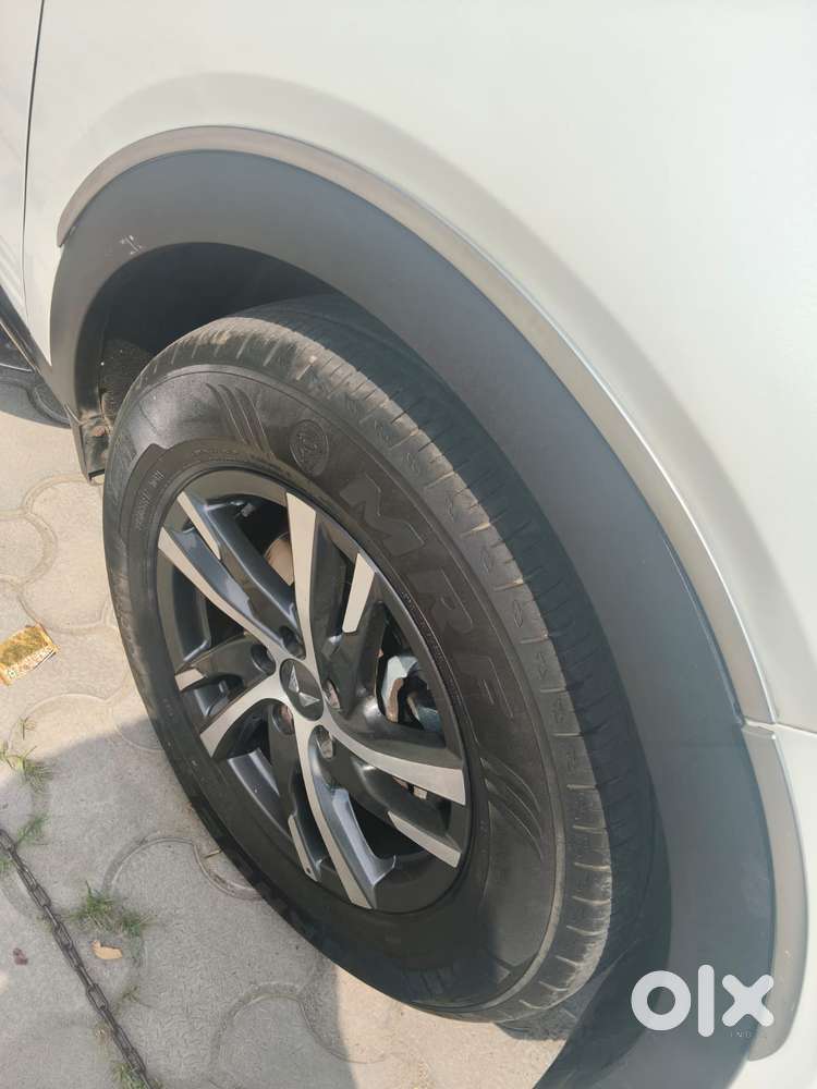 Mahindra Xuv700 2.0 Ax 5 Petrol Mt Str, 2022, Petrol