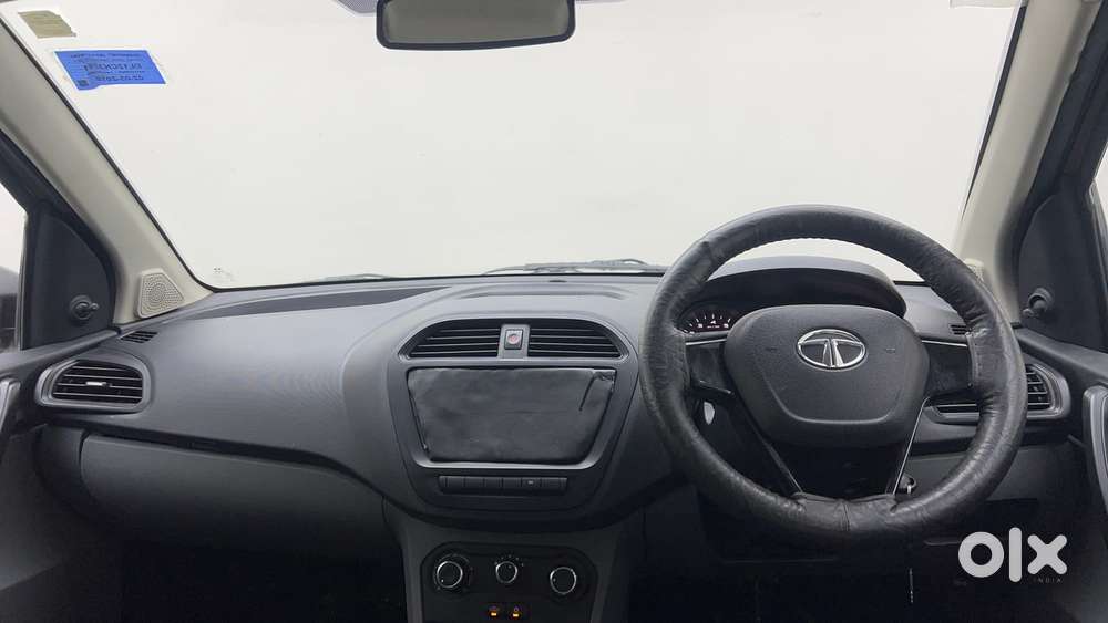 Tata Tigor Xe, 2017, Petrol