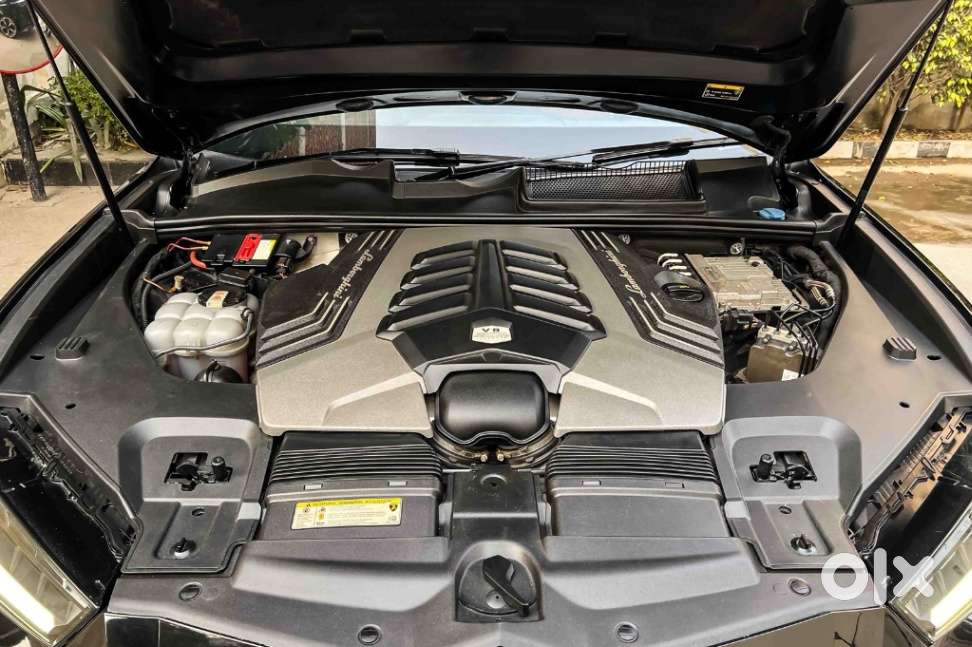 Lamborghini Urus, 2021, Petrol