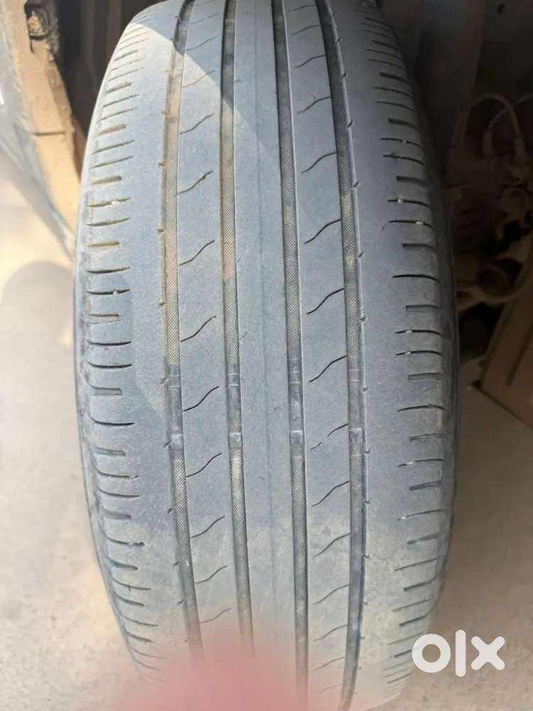 Petrol Car In Black Color, Center Locking, Push Start Button, Sunroof