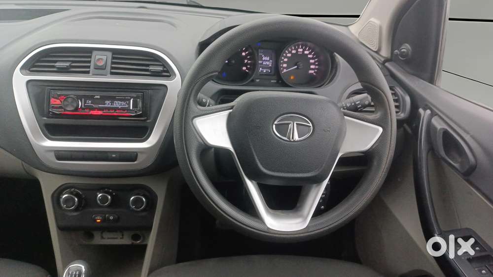 Tata Tiago 1.2 Revotron Xm, 2017, Petrol