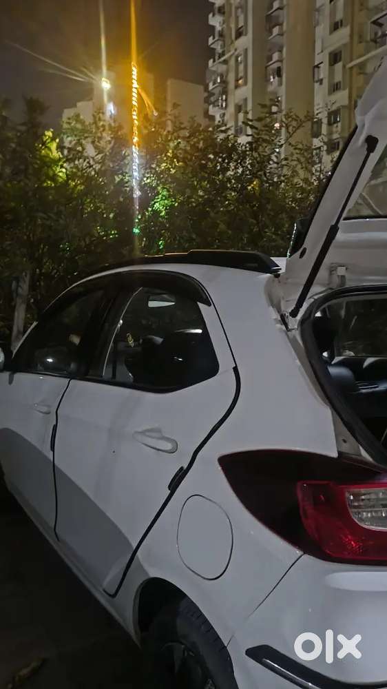 Tata Tiago Xt Icng 2025 Car