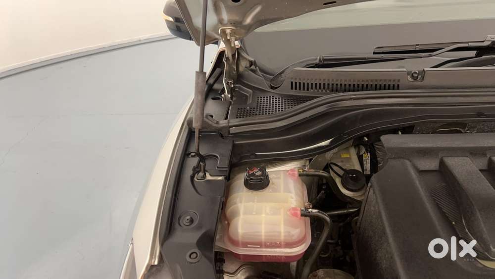 Mahindra Xuv700 2.0 Ax 3 Petrol At 5 Str, 2021, Petrol